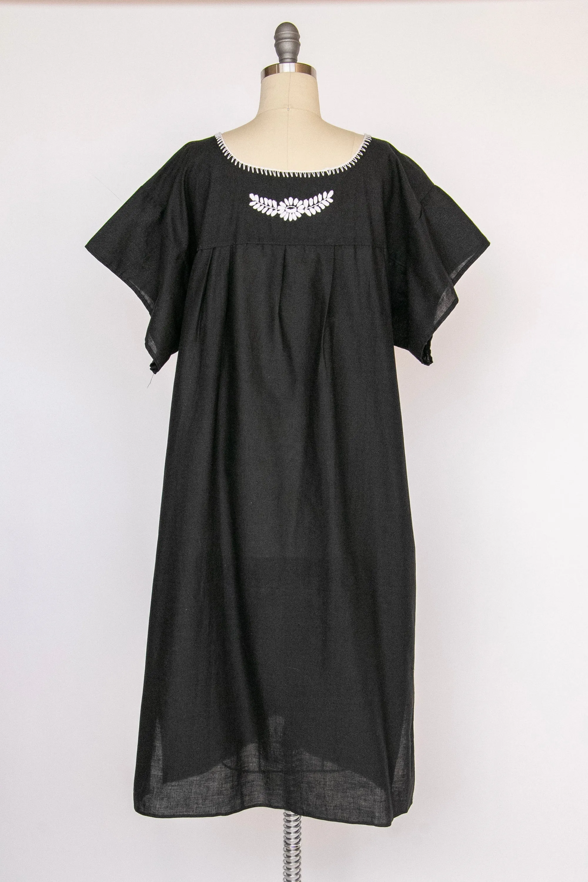 1970s Maxi Dress Mexican Oaxaca Embroidered Cotton XL