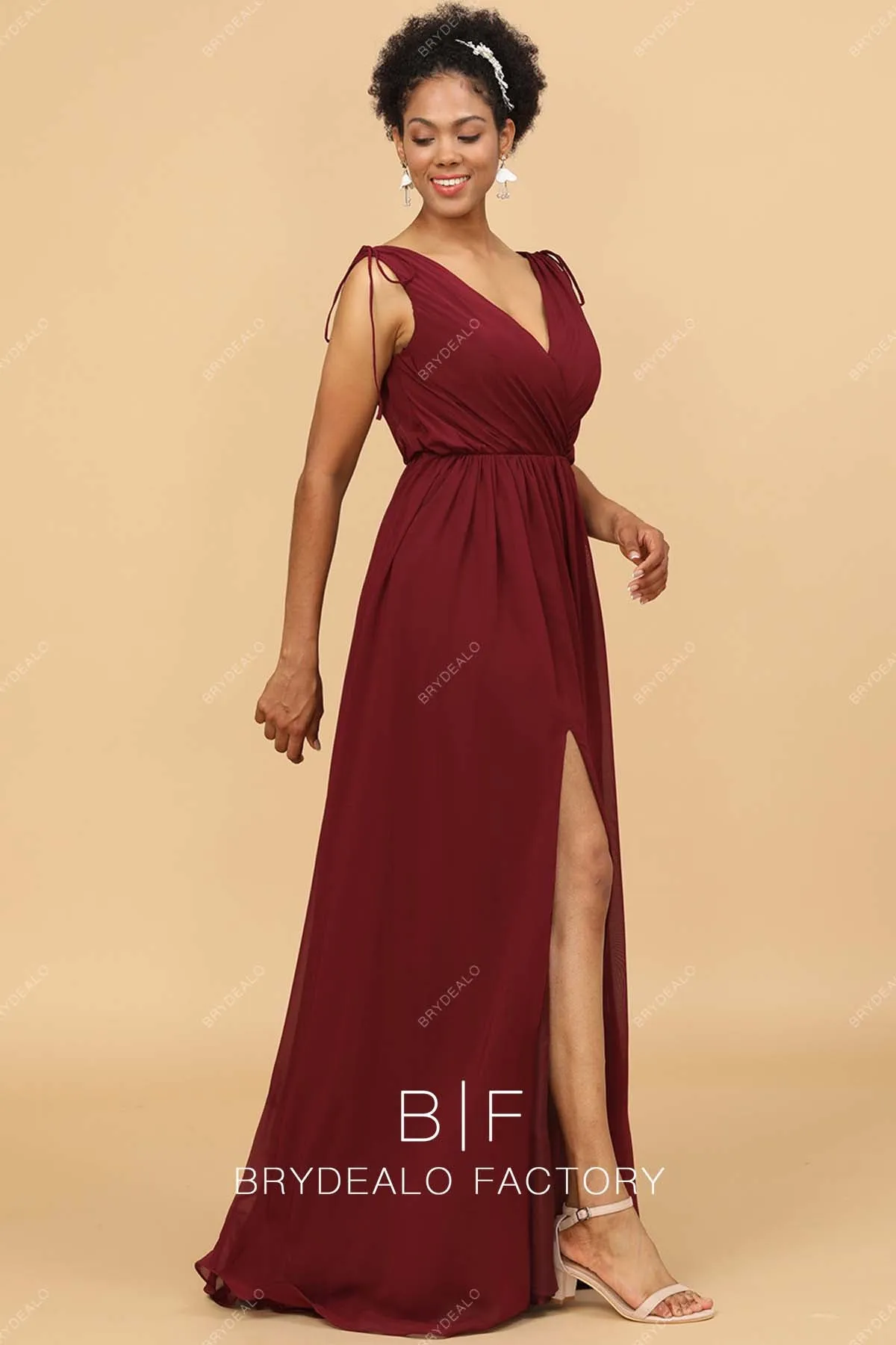 Burgundy Ruched V-neck Sleeveless Chiffon Bridesmaid Dress